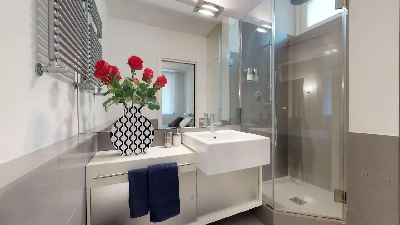 Design Apartment Near Duomo Square Milan