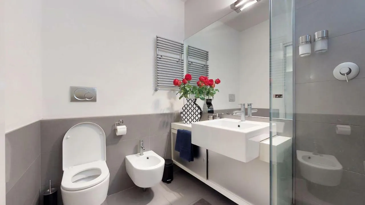 Design Apartment Near Duomo Square Milan Italy
