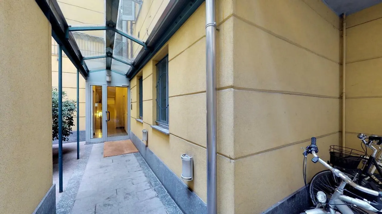 Design Apartment Near Duomo Square Milan