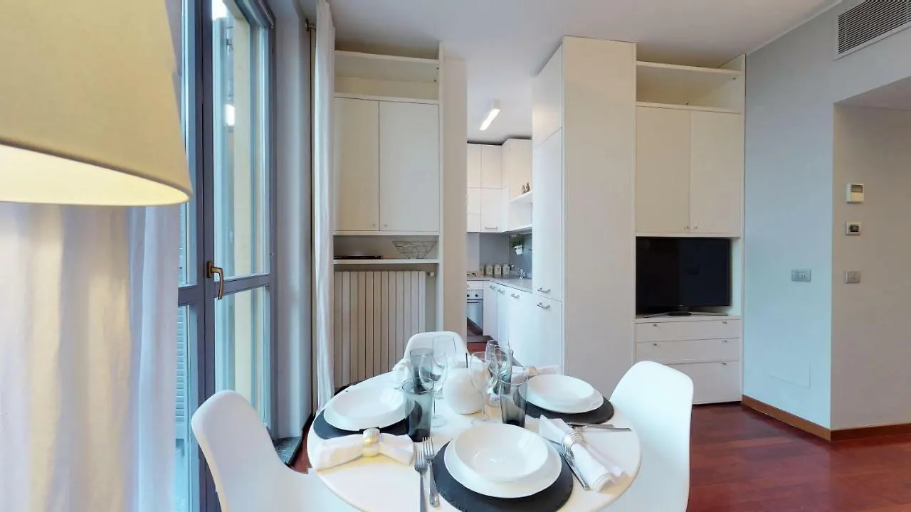 Design Apartment Near Duomo Square Milan Italy